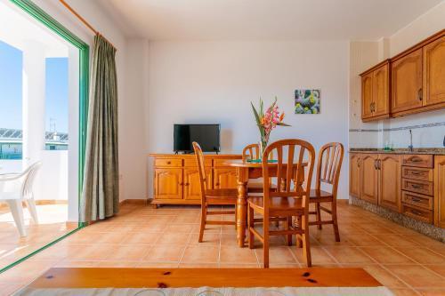 Apartamentos Los Quiqueres Пуэрто дель Кармен Экстерьер фото