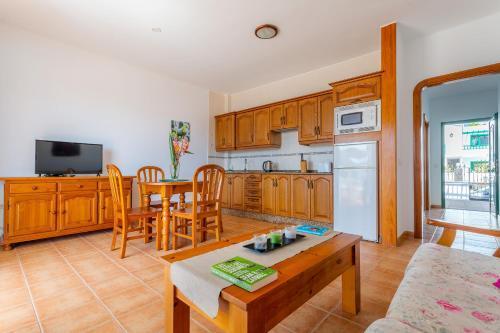 Apartamentos Los Quiqueres Пуэрто дель Кармен Экстерьер фото